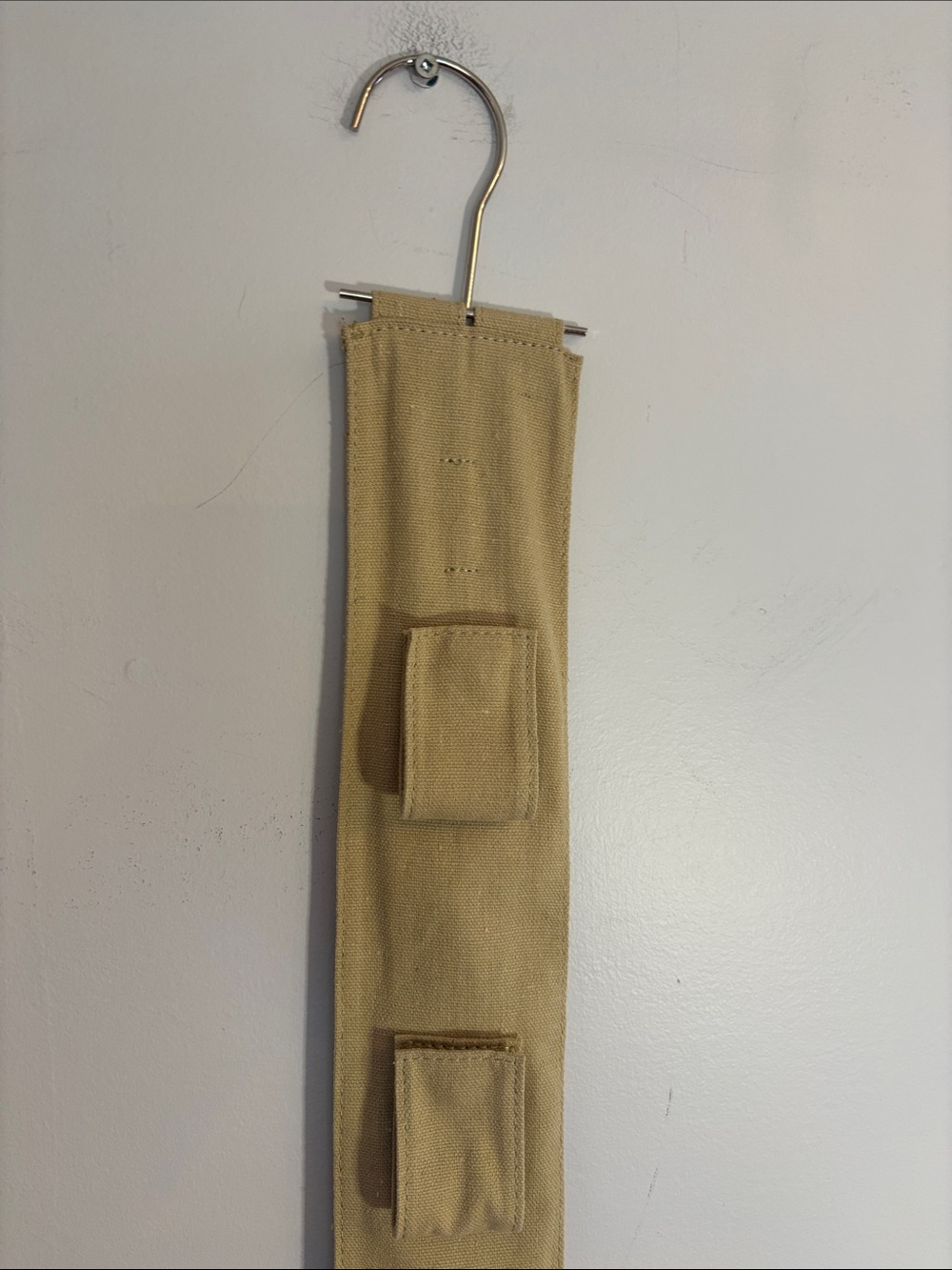 Hanging scarf organizer